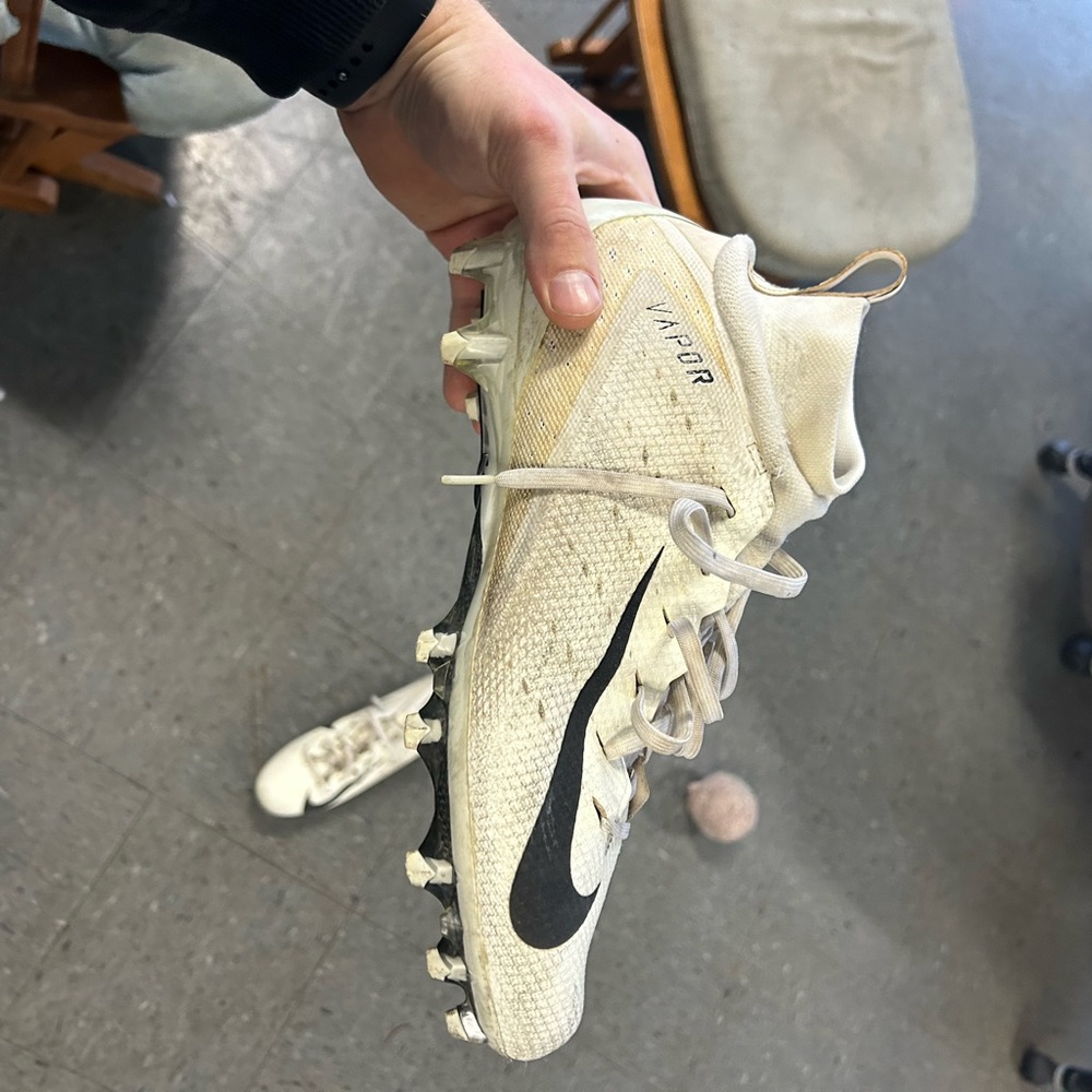 Nike cleats - Picture 2 of 3